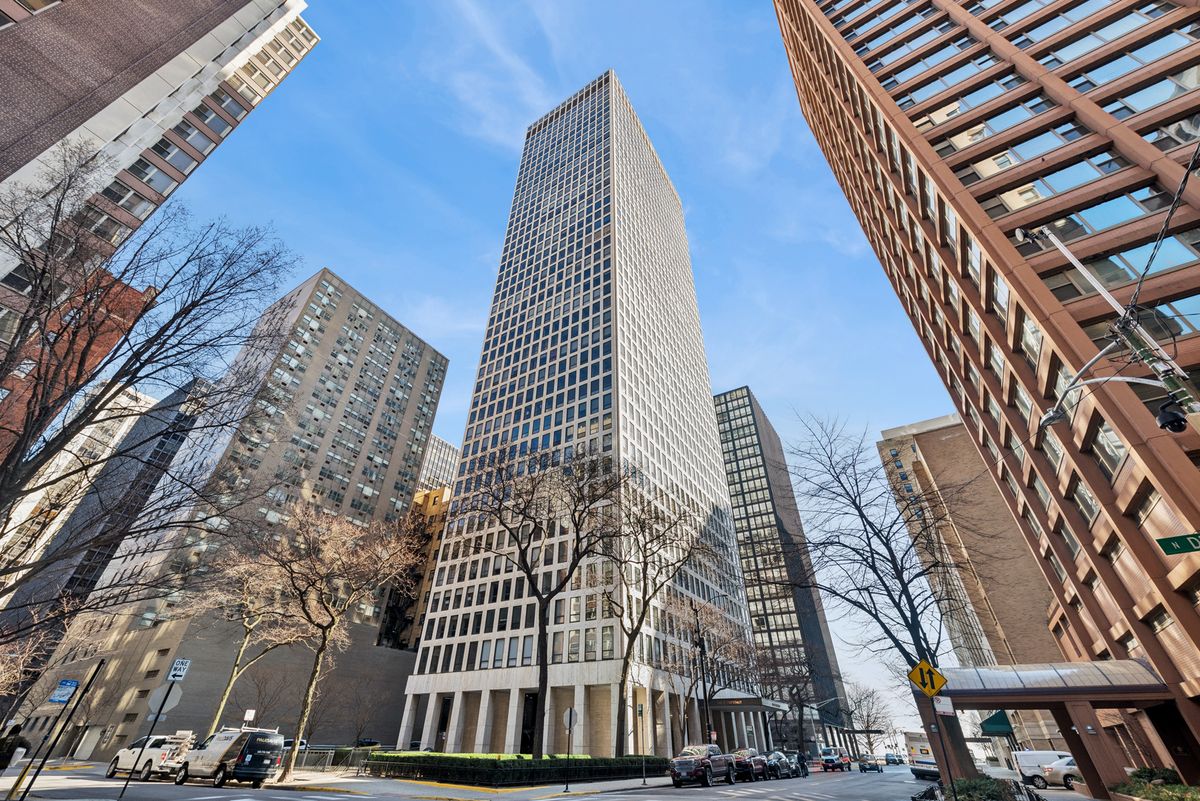 260 Chestnut Street, Chicago, IL 60611