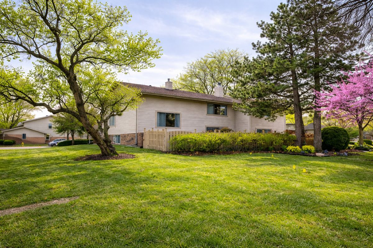 18630 Golfview Drive, Hazel Crest, IL 60429