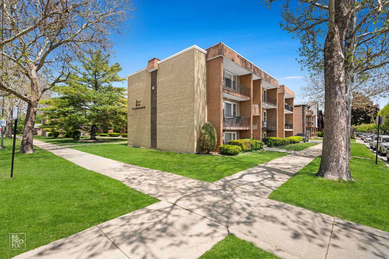 6758 W 64th Place #23 — Chicago, IL 60638