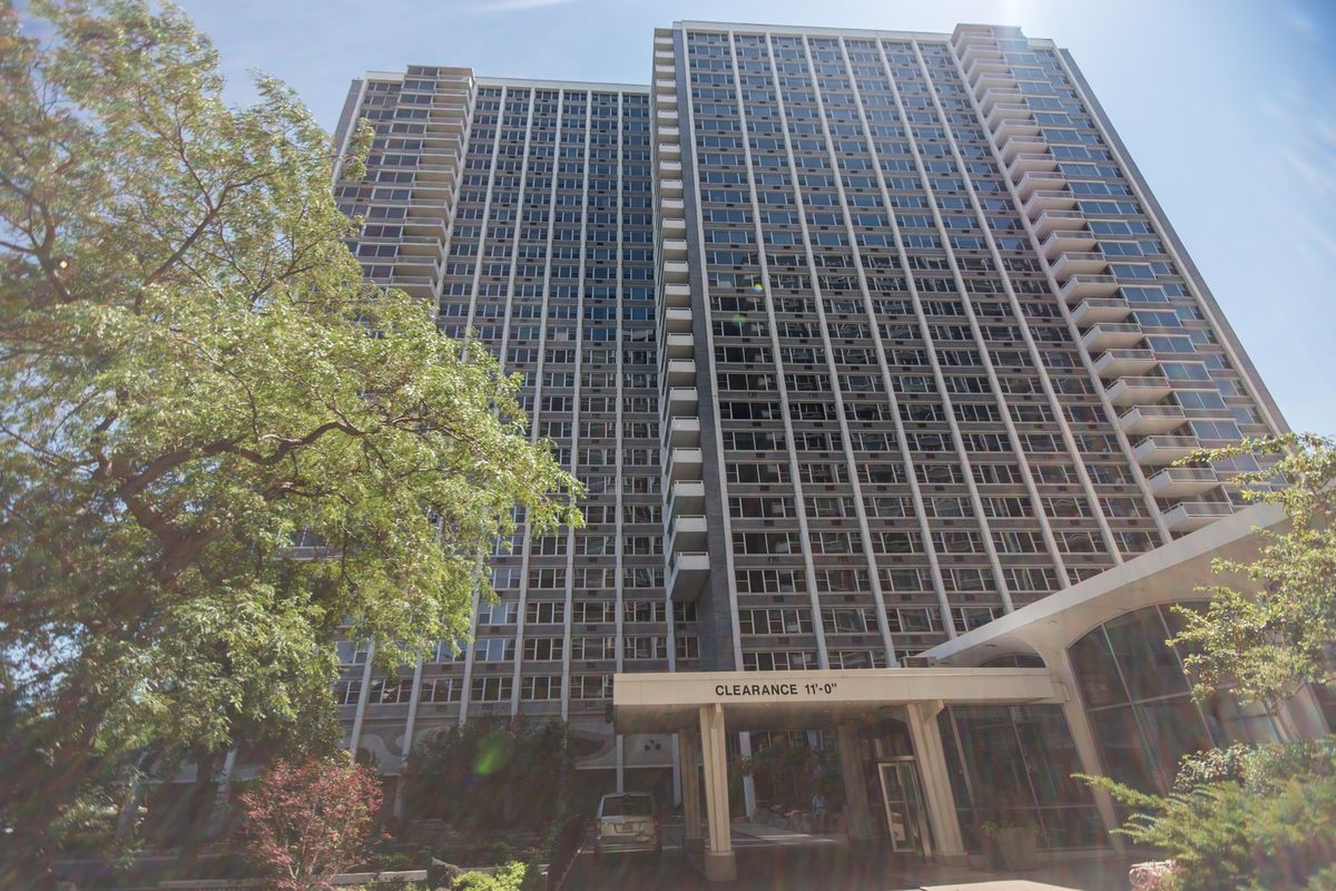 4250 Marine Drive, Chicago, IL 60613