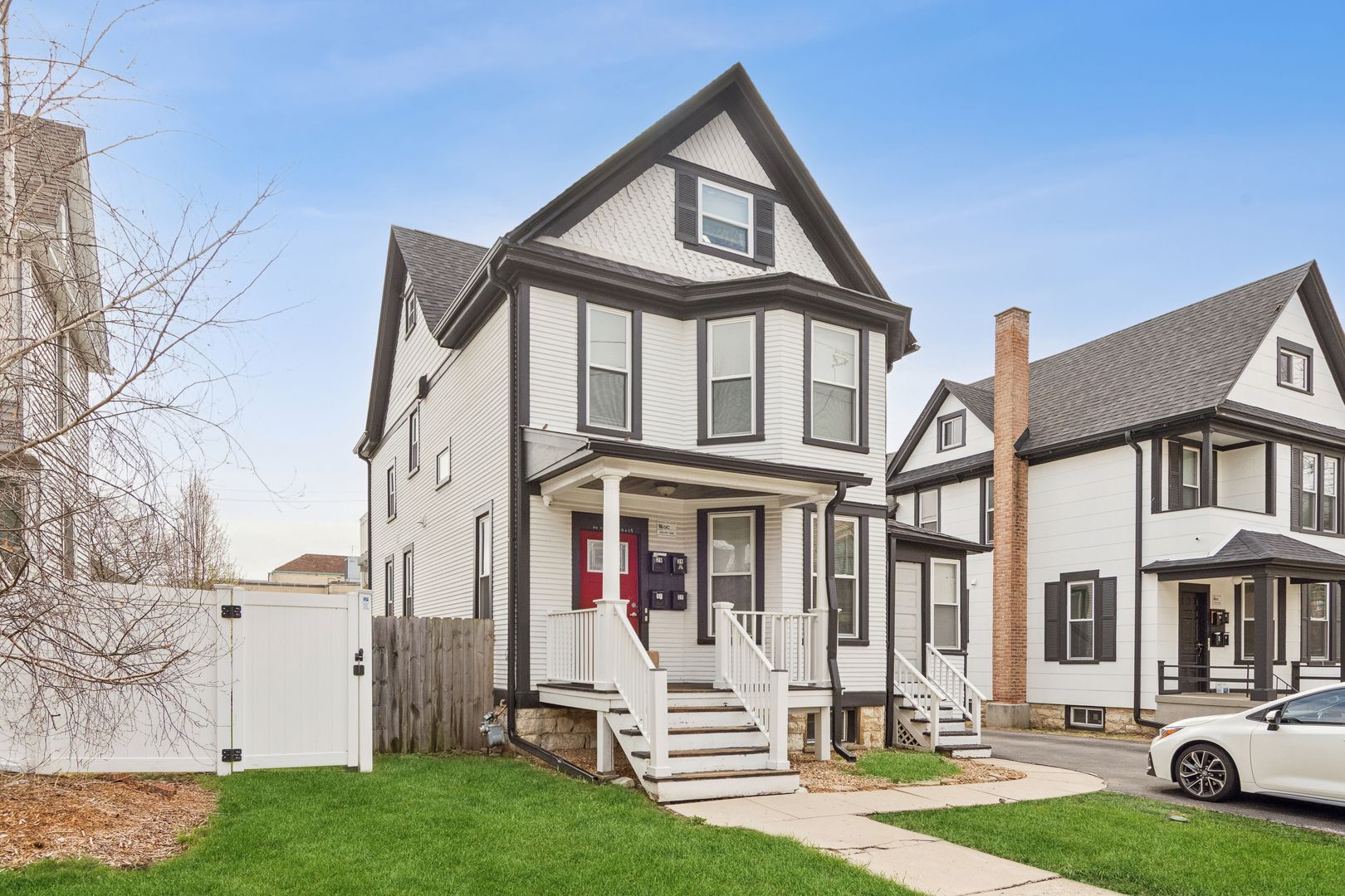 127 N West Street #2R — Wheaton, IL 60187