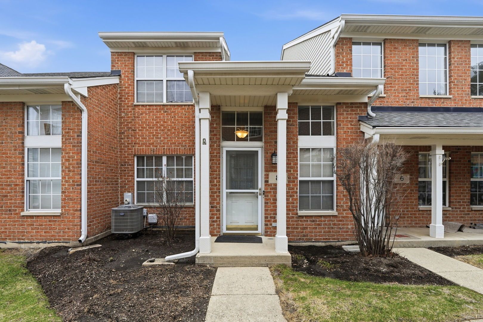 8 Saint Regis Court — Elmhurst, IL 60126