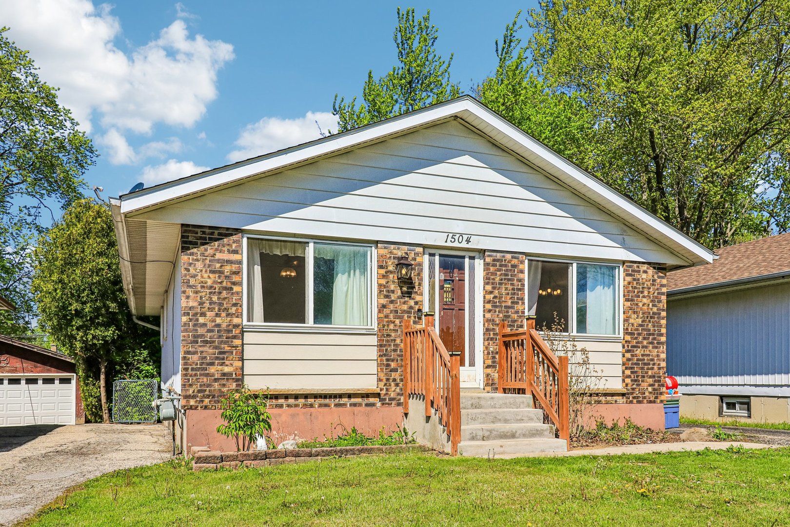 1504 Elm Avenue — Round Lake Beach, IL 60073