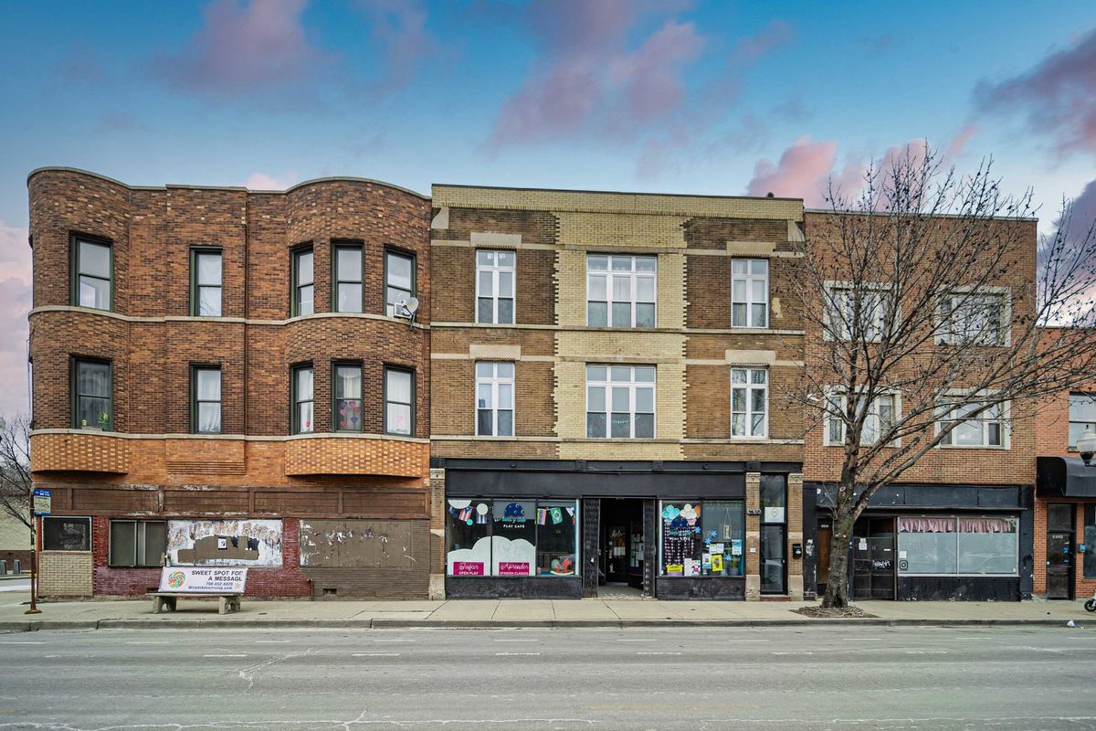 3530 Armitage Avenue, Chicago, IL 60647