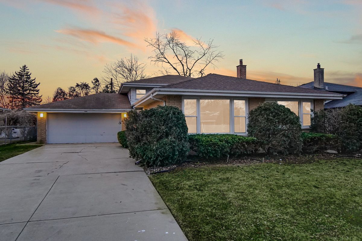 16906 Dobson Court, South Holland, IL 60473