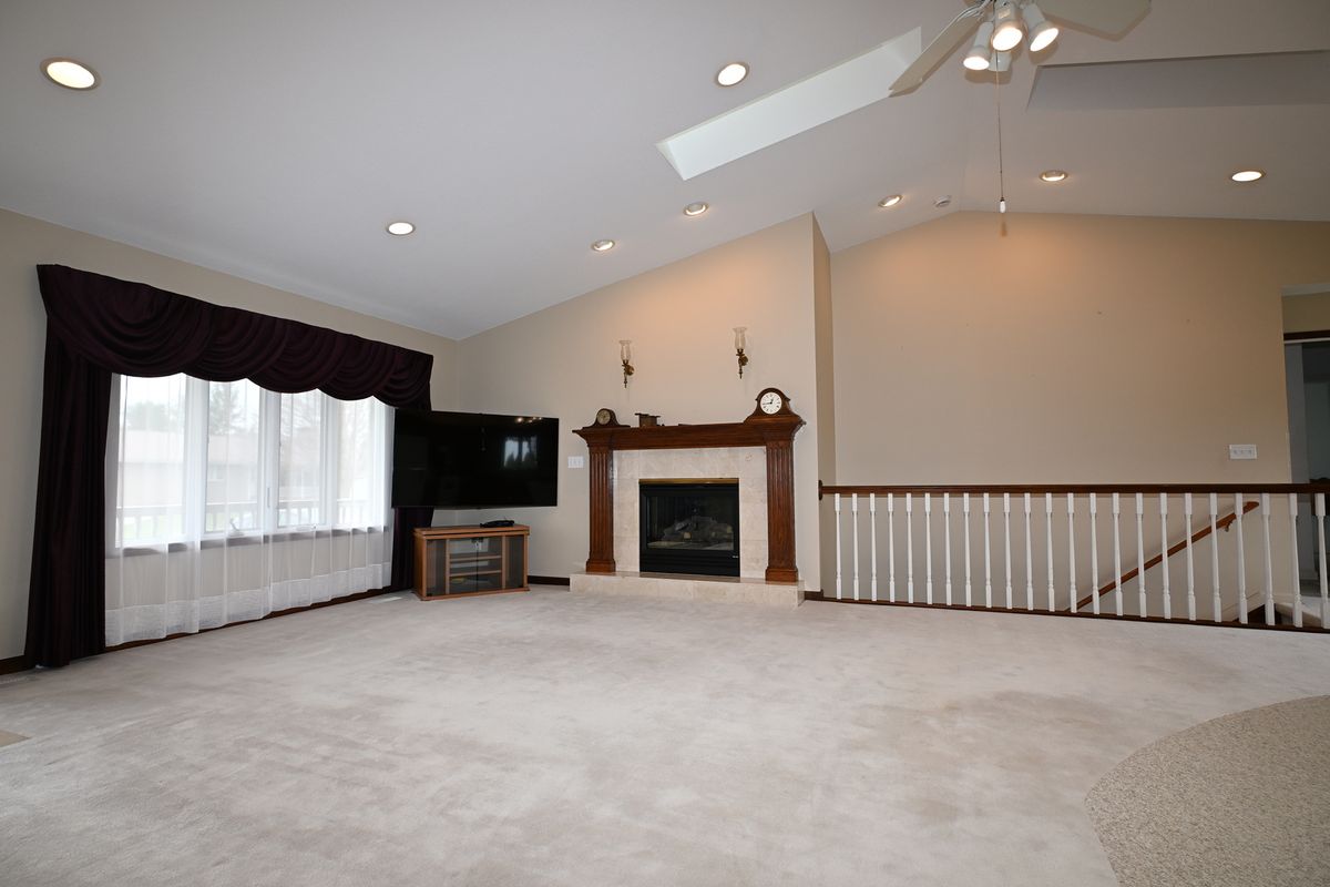 1308 W Carol Drive, Roanoke, IL 61561