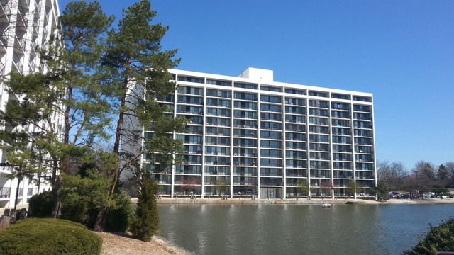 2015 S Finley Road #209 — Lombard, IL 60148
