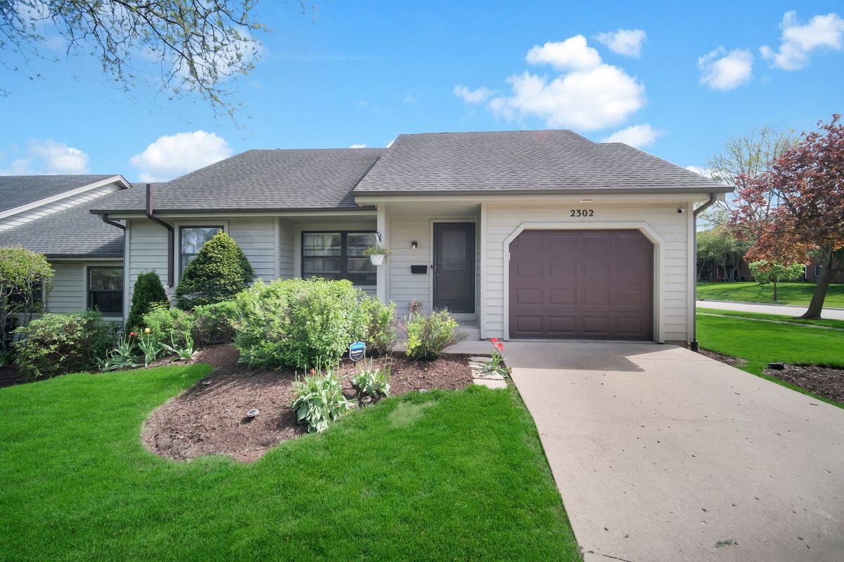2302 Robin Lane, Elgin, IL 60123