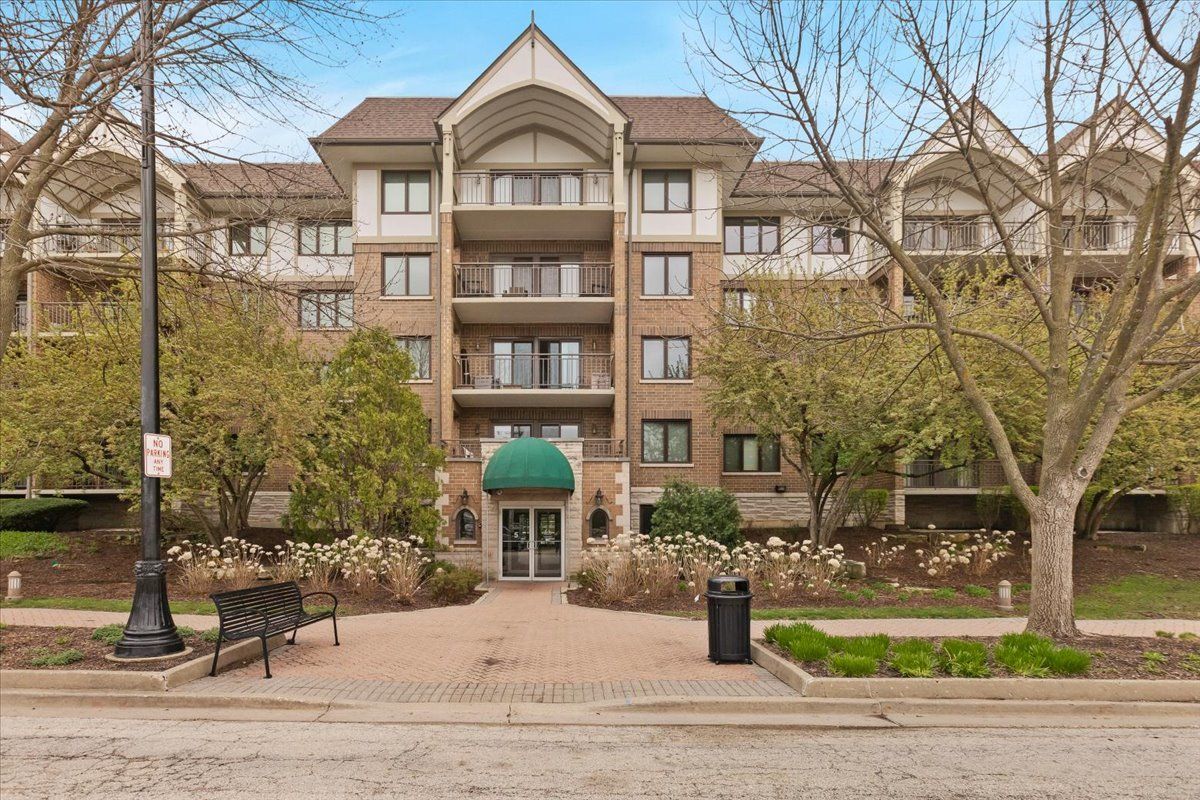 5 Pine Street, Mount Prospect, IL 60056