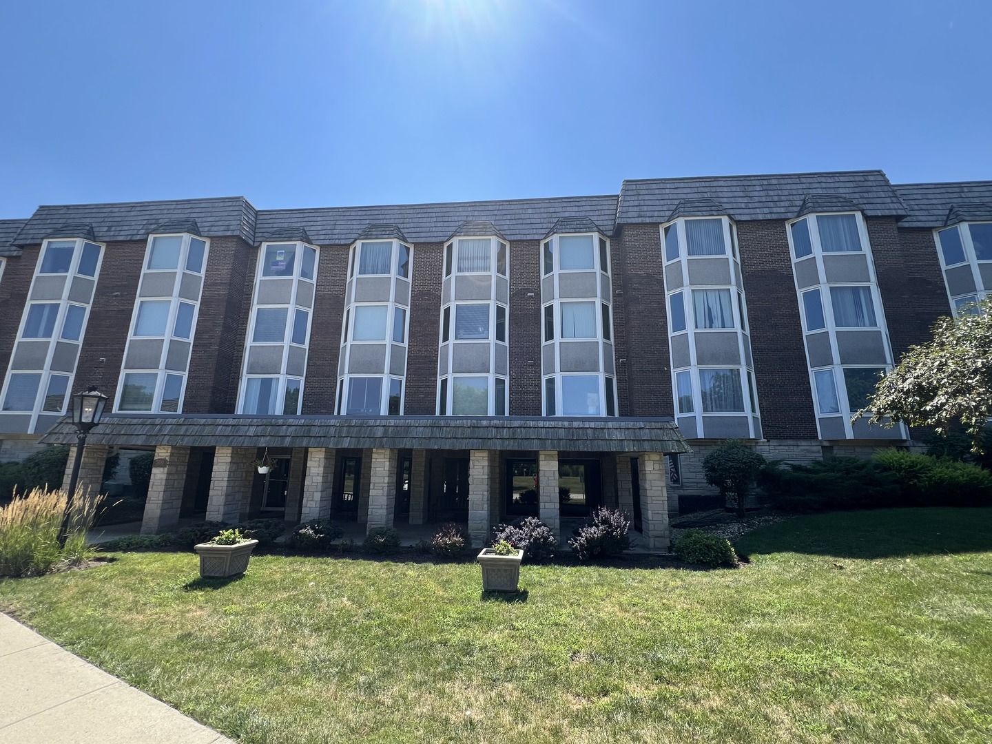 500 Thames Parkway — Park Ridge, IL 60068