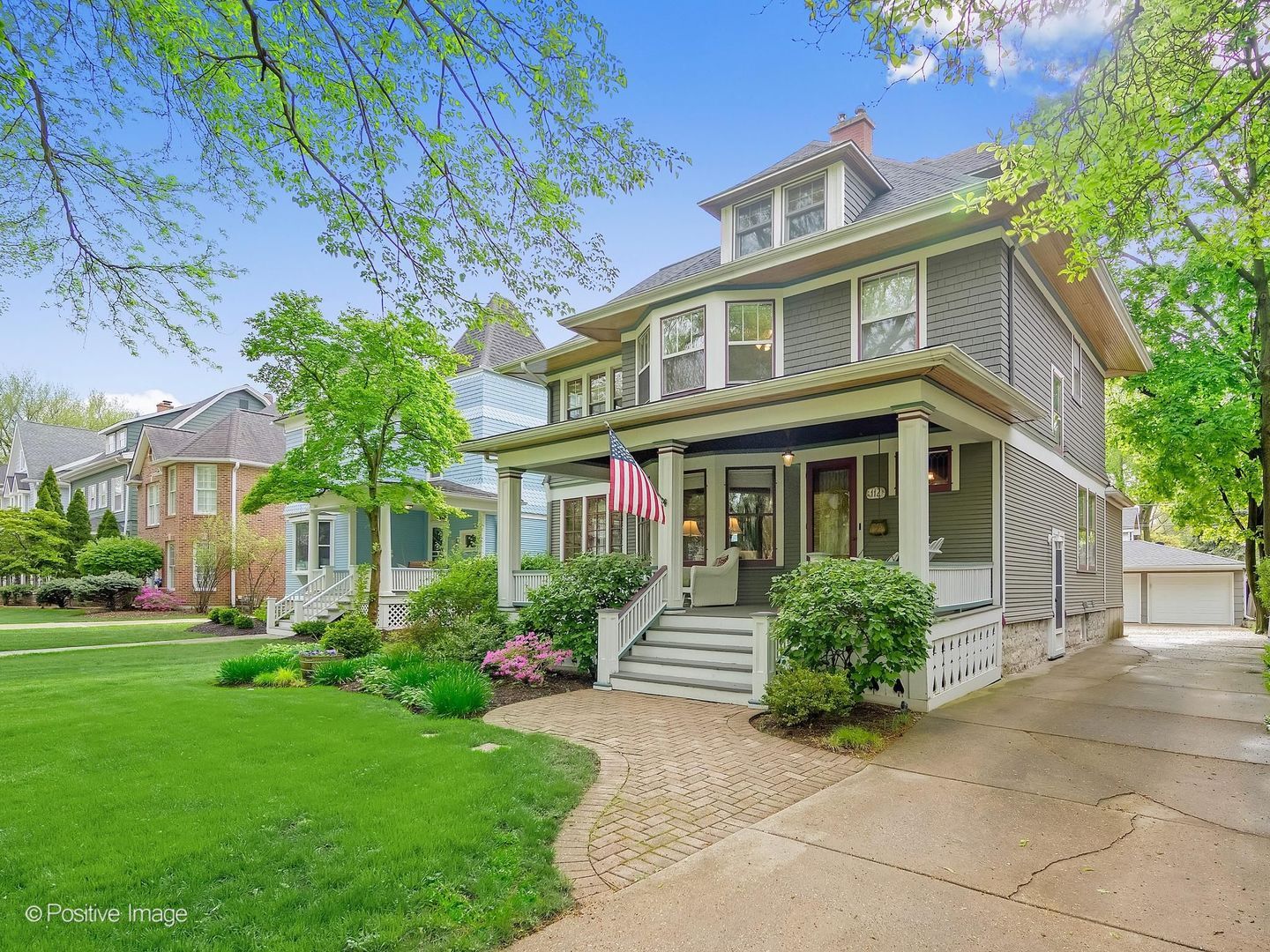 112 S WAIOLA Avenue — La Grange, IL 60525