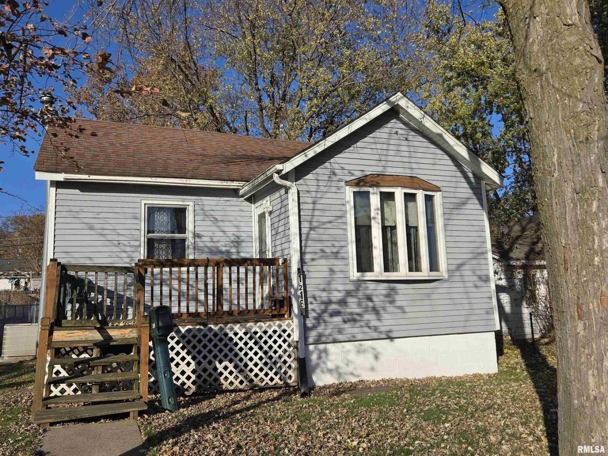 1216 9TH Avenue, Clinton, IA 52732