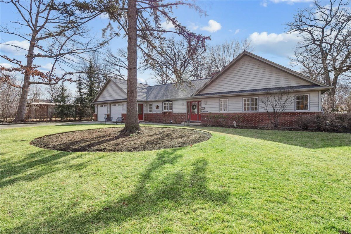 50 Blodgett Avenue, Lake Bluff, IL 60044