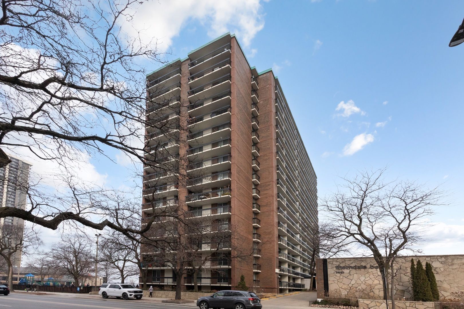 5901 N Sheridan Road #2K — Chicago, IL 60660
