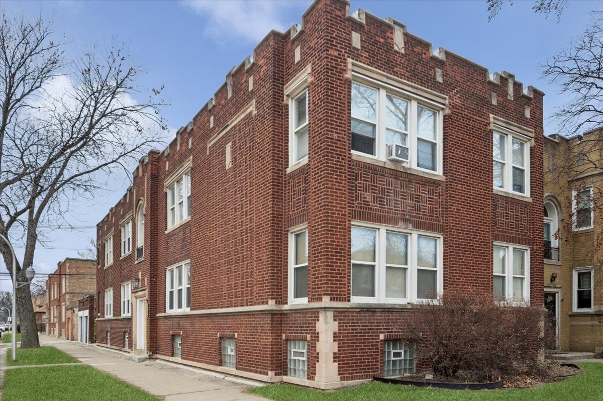 2052 E 80th Street — Chicago, IL 60617