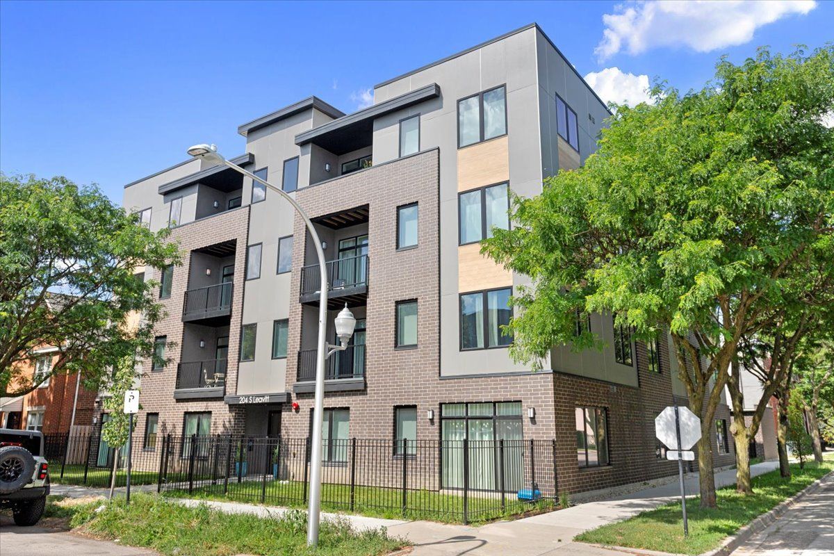 204 Leavitt Street — Chicago, IL 60612