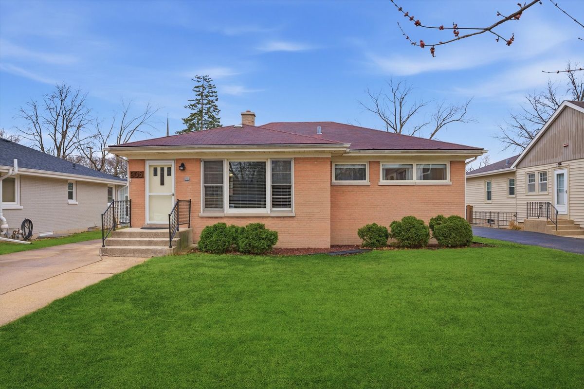 906 Kirk Avenue, Elmhurst, IL 60126