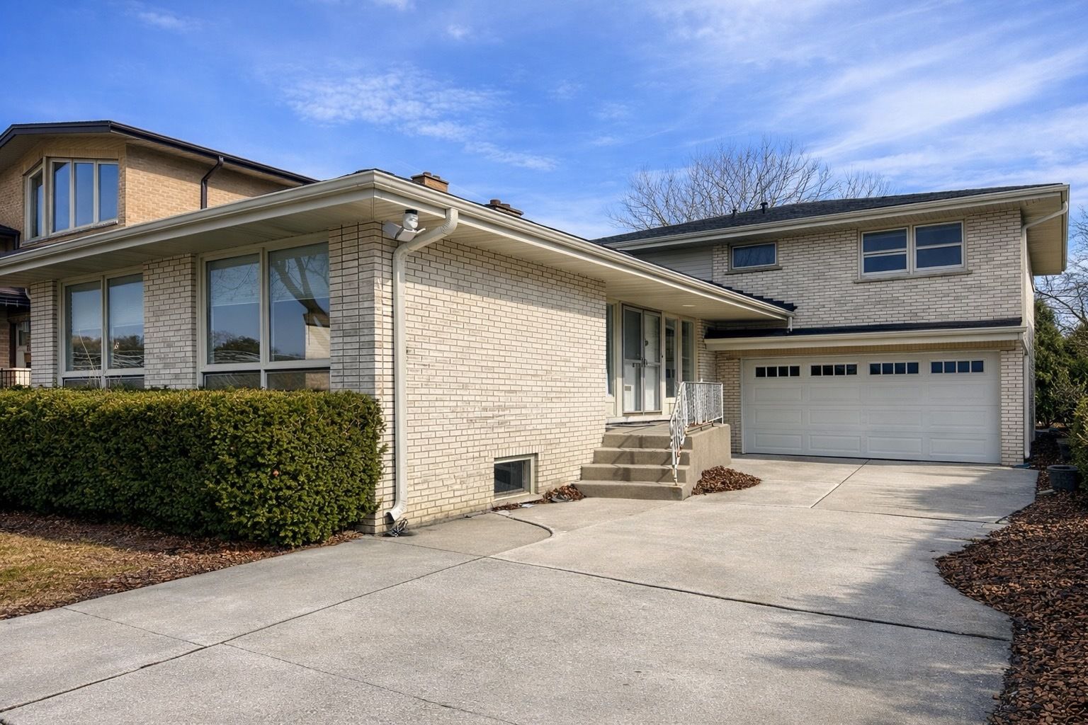 6923 N Avers Avenue — Lincolnwood, IL 60712
