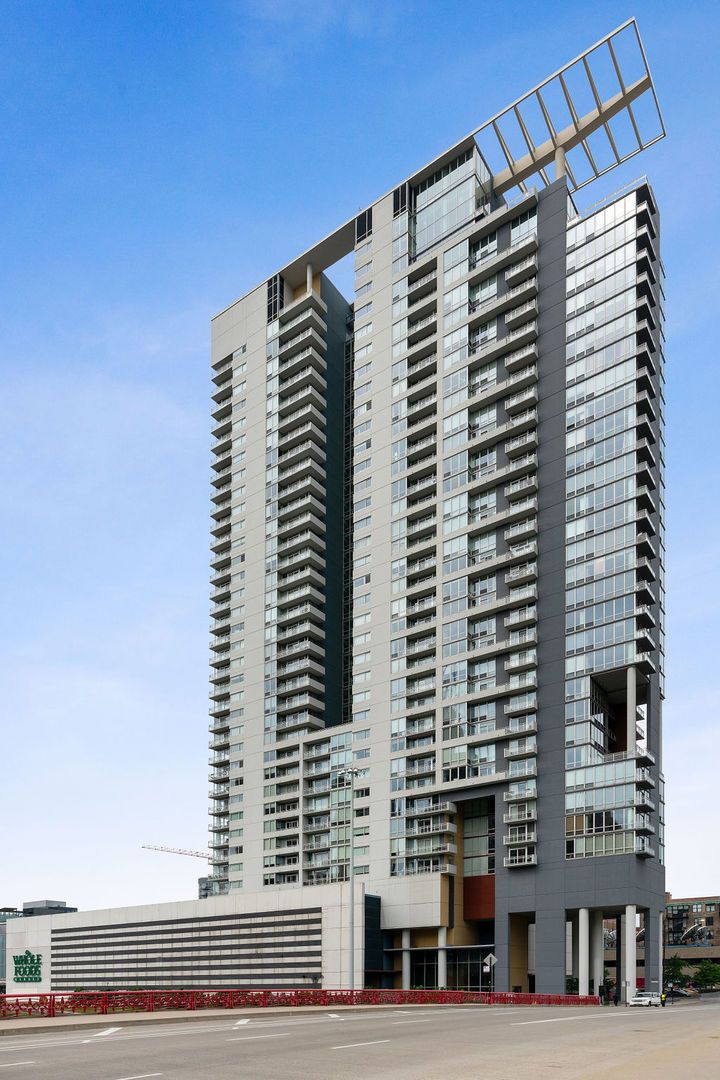 737 Washington Boulevard, Chicago, IL 60661