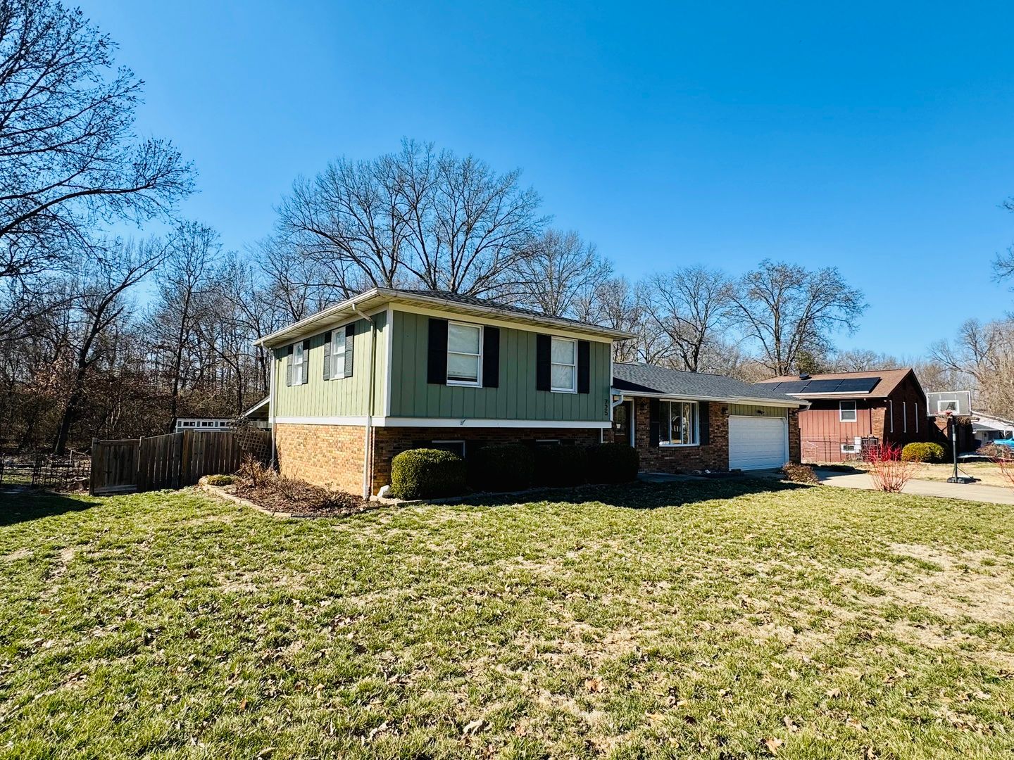 725 Old Orchard Drive — Benton, IL 62812