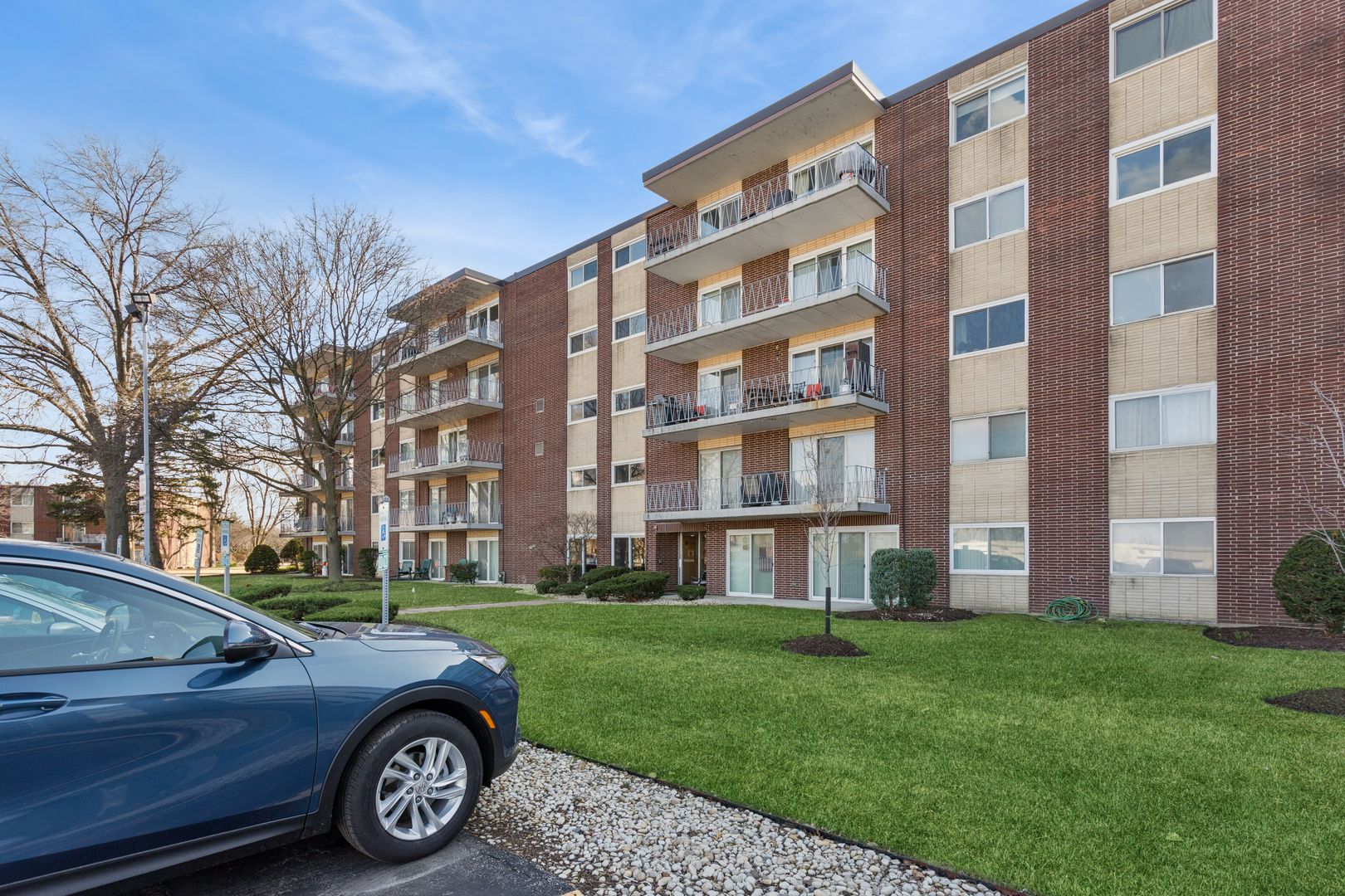 2900 Maple Avenue #4D — Downers Grove, IL 60515