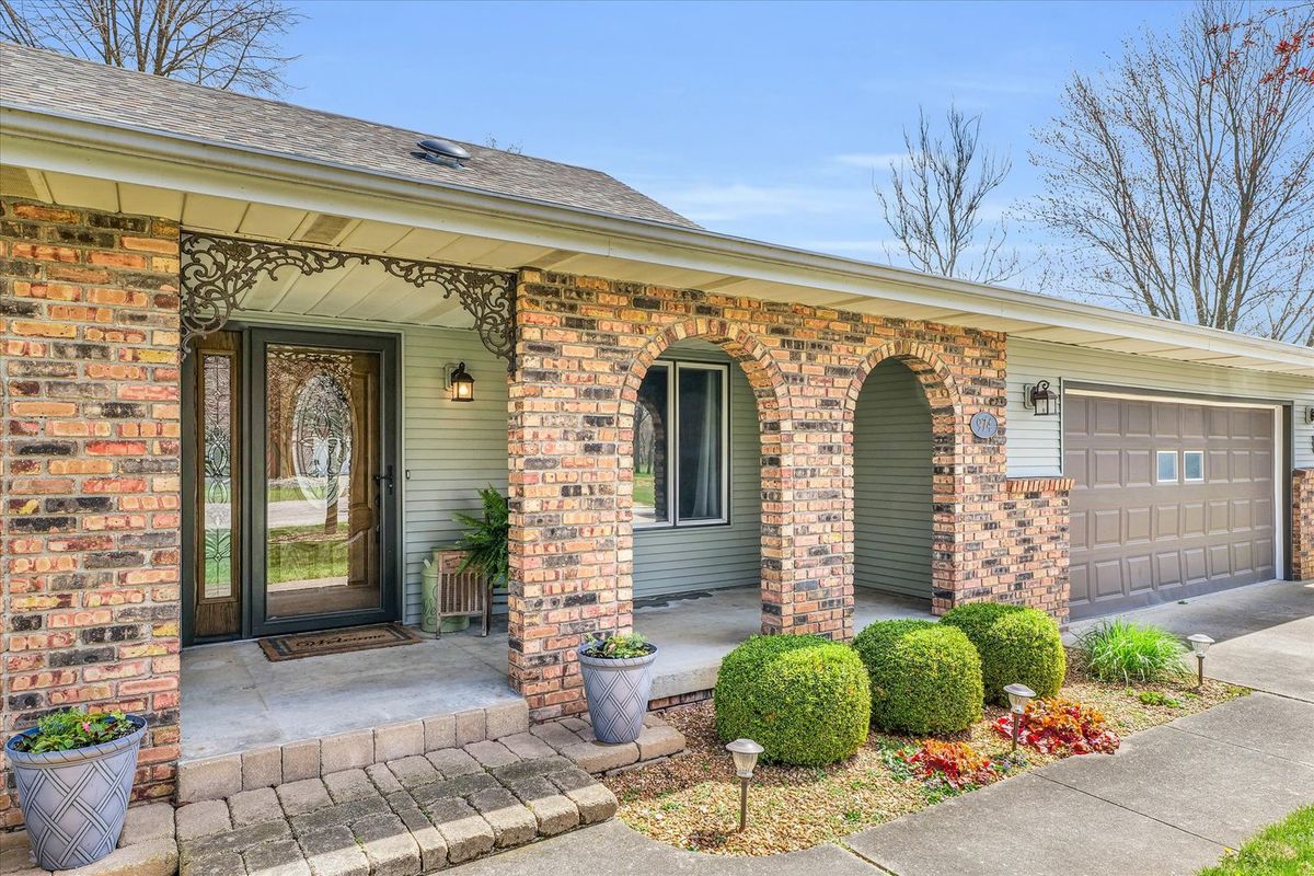 974 Martha Court, Milford, IL 60953