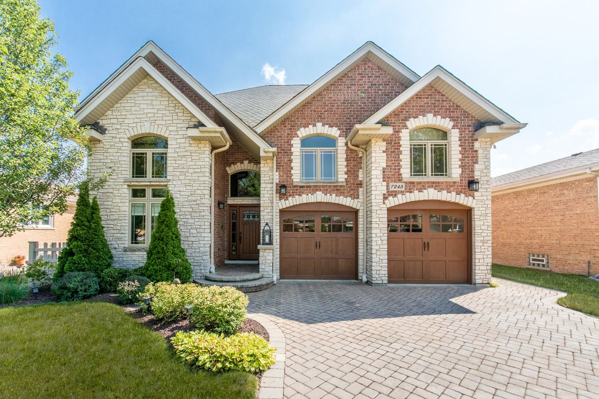 7245 Lee Street, Niles, IL 60714