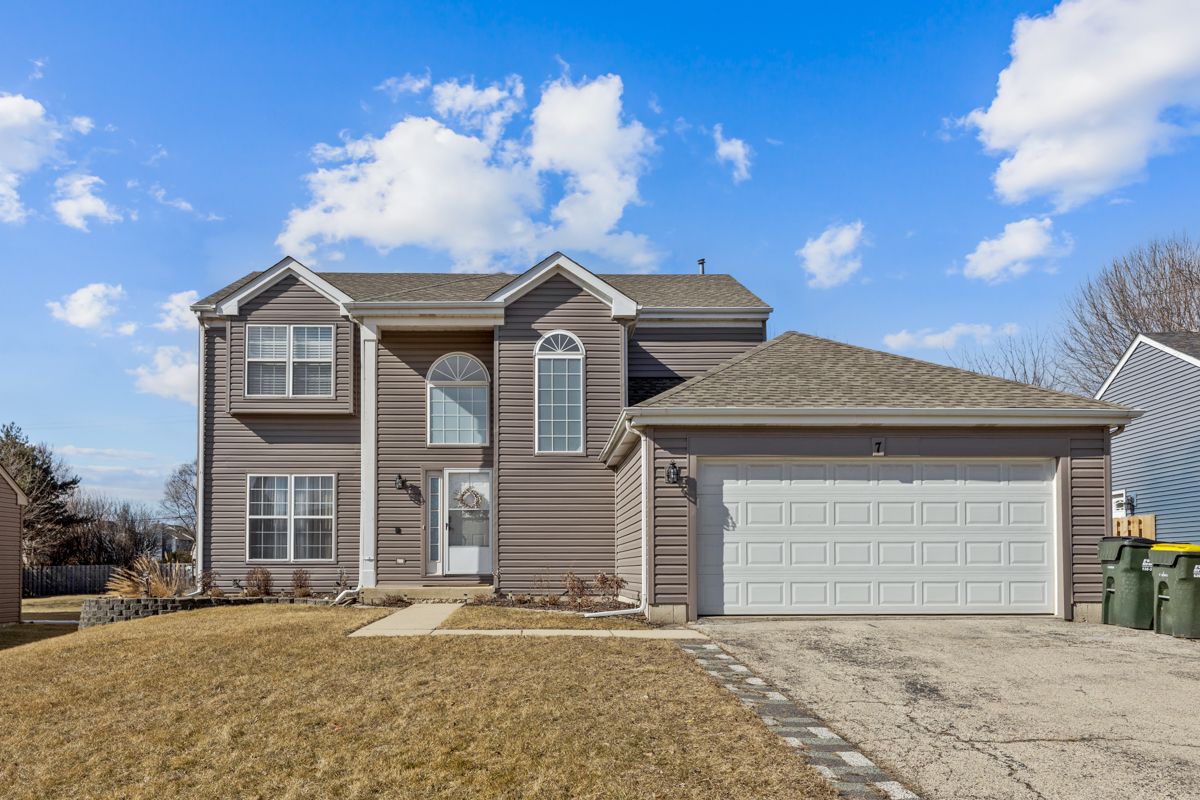 7 Elizabeth Court — Lake In The Hills, IL 60156