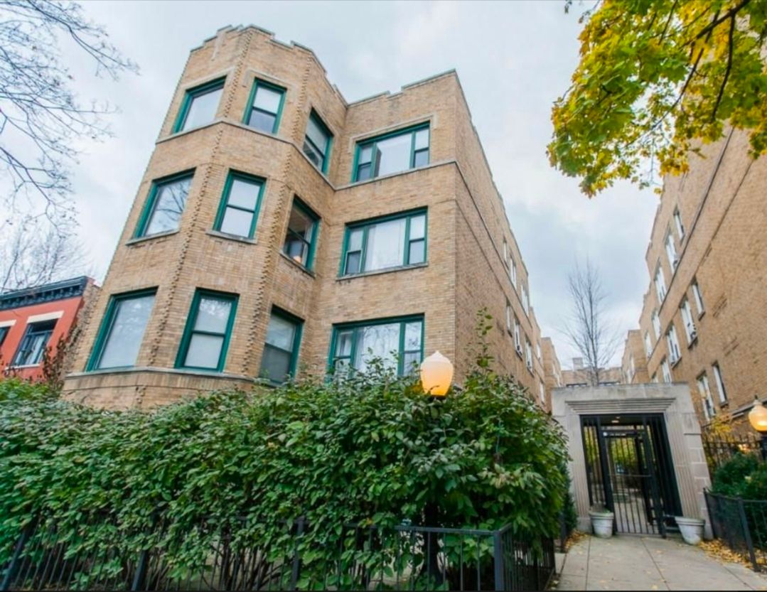 681 Wrightwood Avenue — Chicago, IL 60614