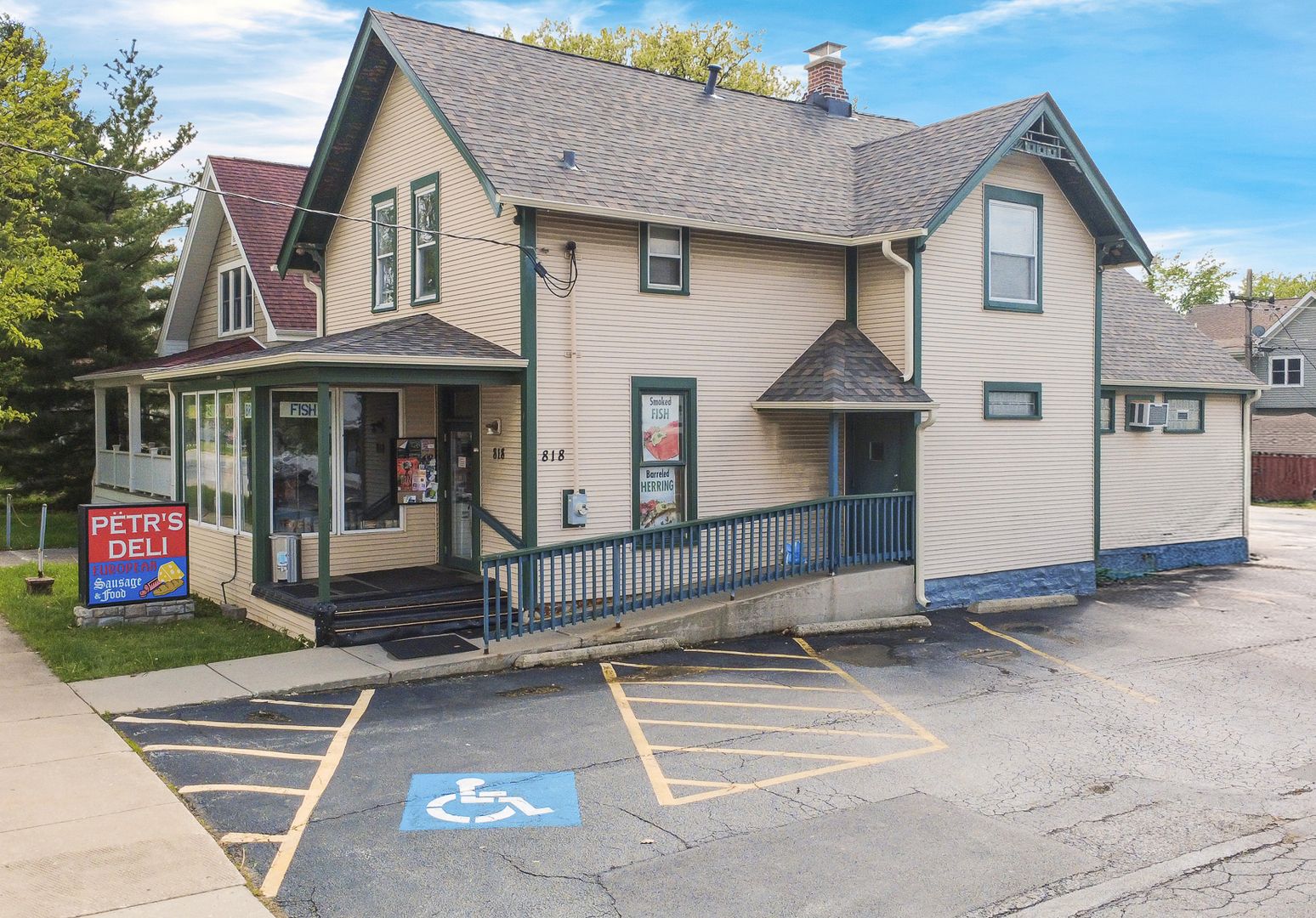 818 State Street — Lemont, IL 60439