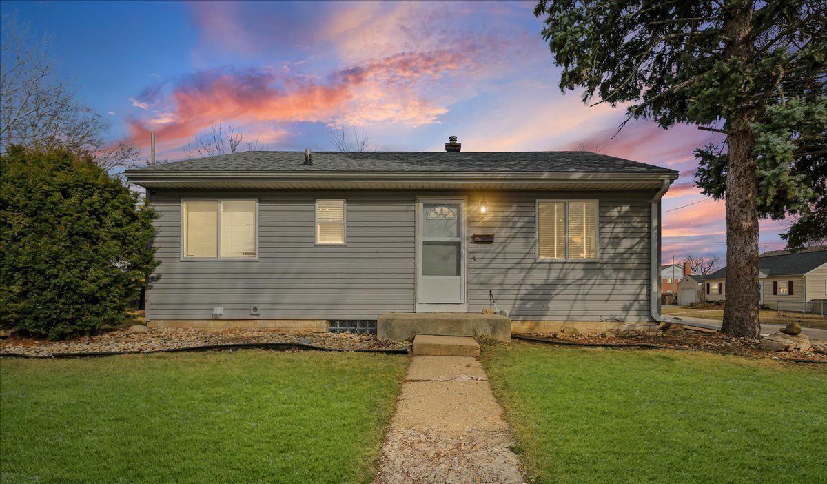 8 University Court, Normal, IL 61761