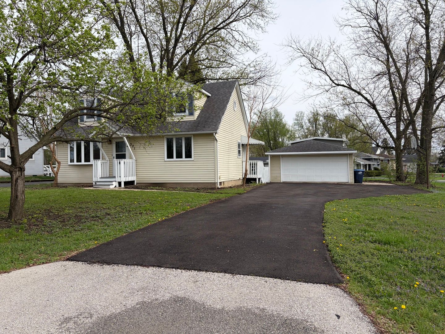 321 Janet Avenue — Darien, IL 60561