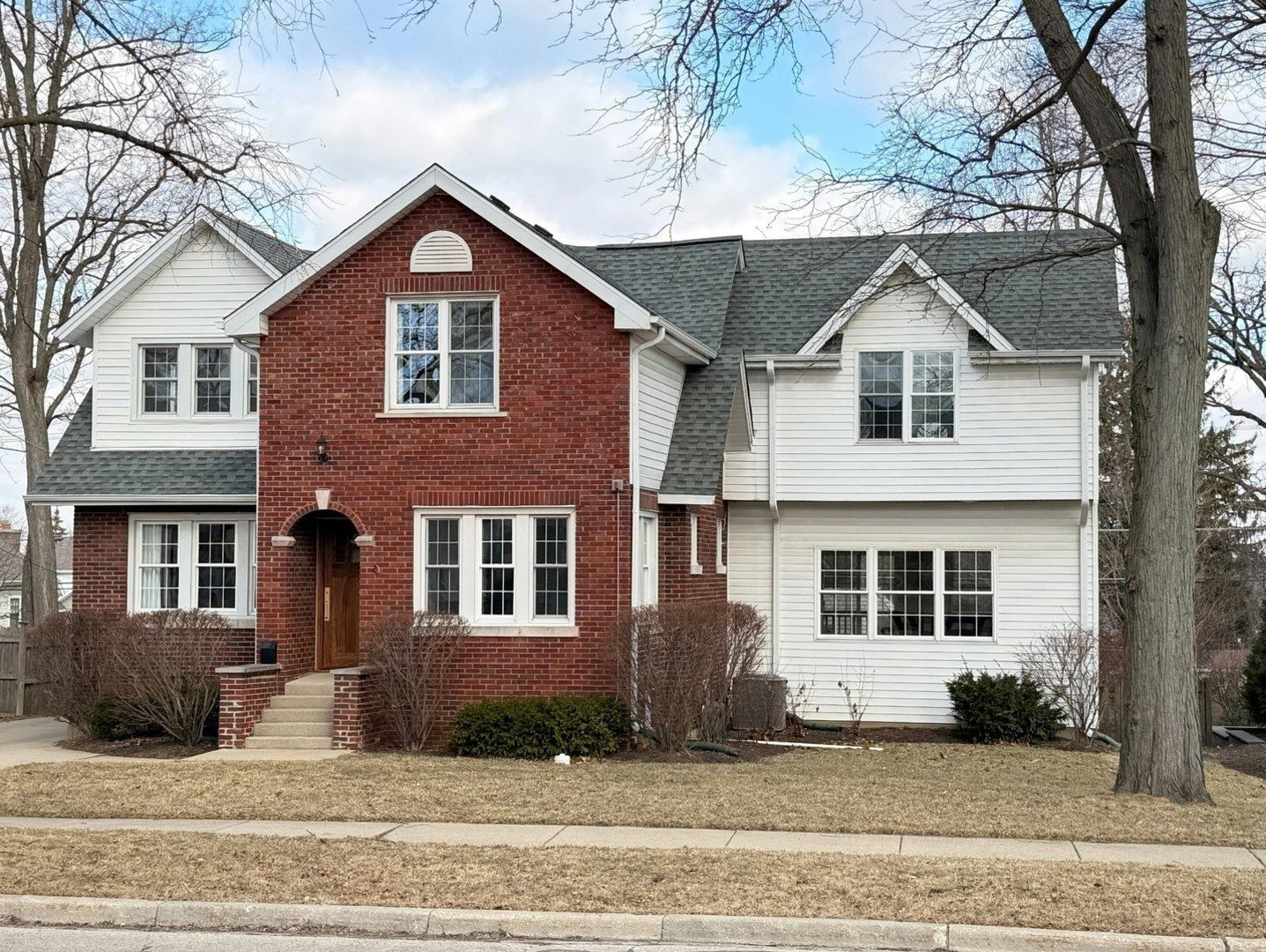 418 E Hillside Avenue — Barrington, IL 60010