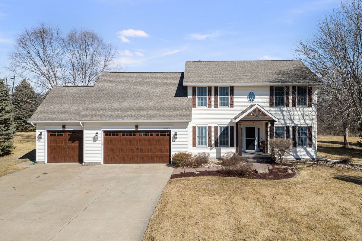 12381 71st Avenue, Blue Grass, IA 52726