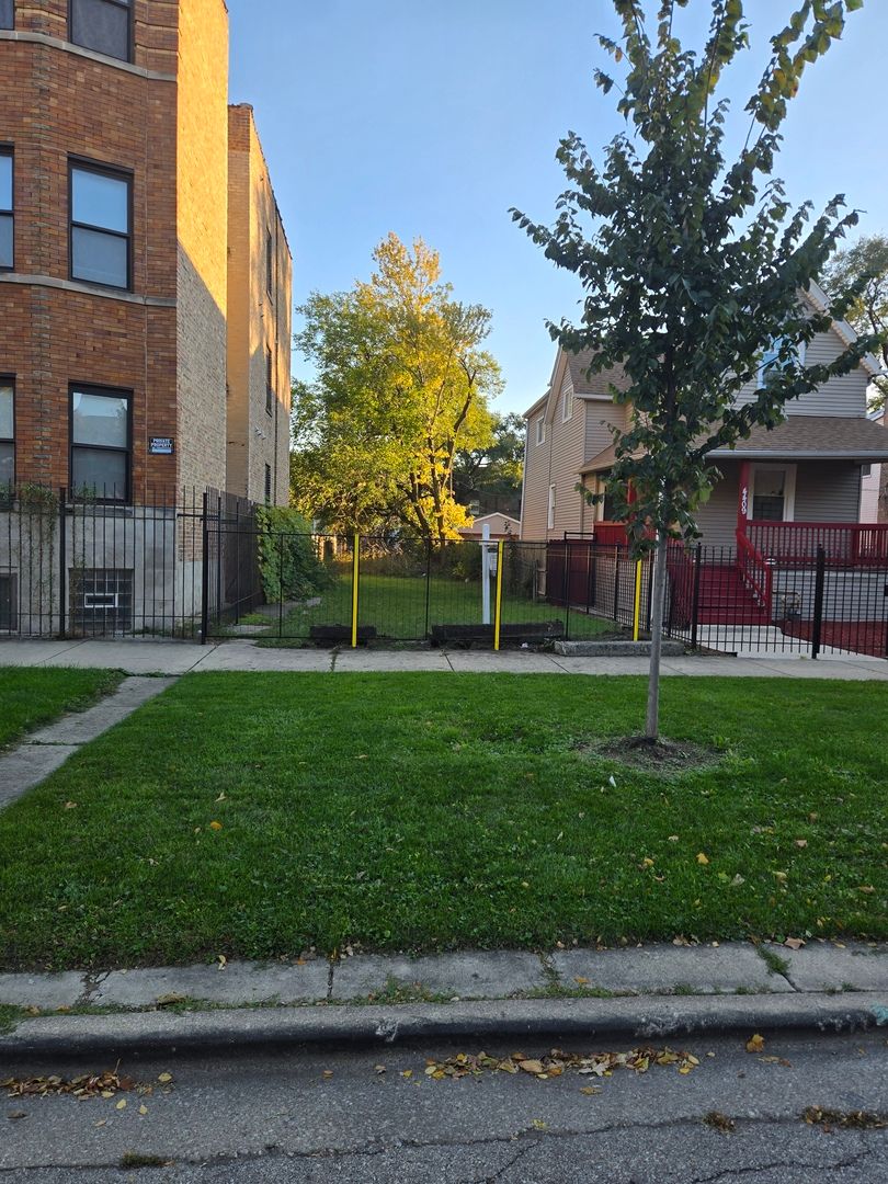 4407 W Maypole Avenue — Chicago, IL 60624
