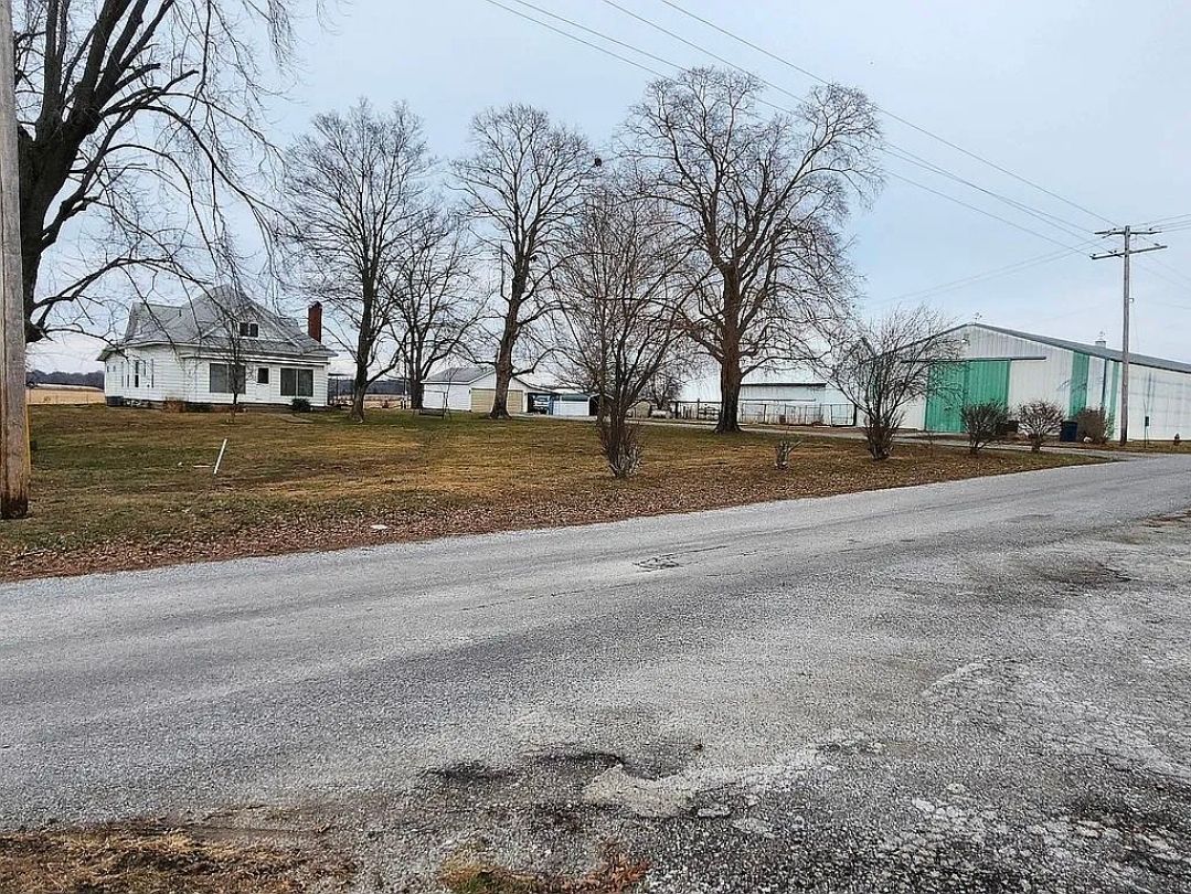 1100 John Stelle Road — Mcleansboro, IL 62859
