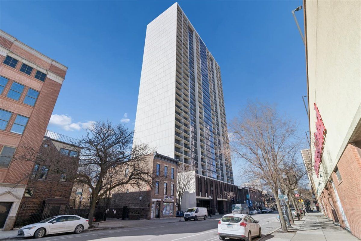 1636 N Wells Street #606 — Chicago, IL 60614