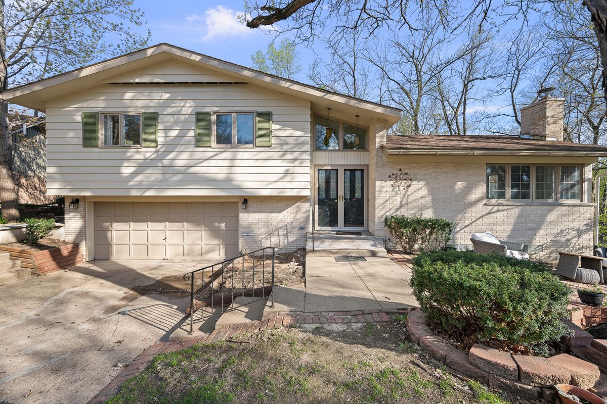 3241 29TH Ave Court, Rock Island, IL 61201