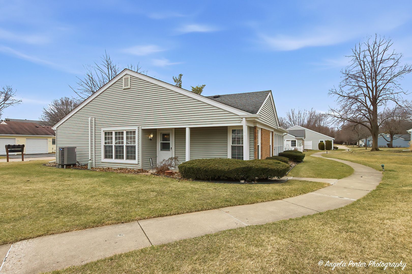 7202 Oxford Circle #237 — Fox Lake, IL 60020