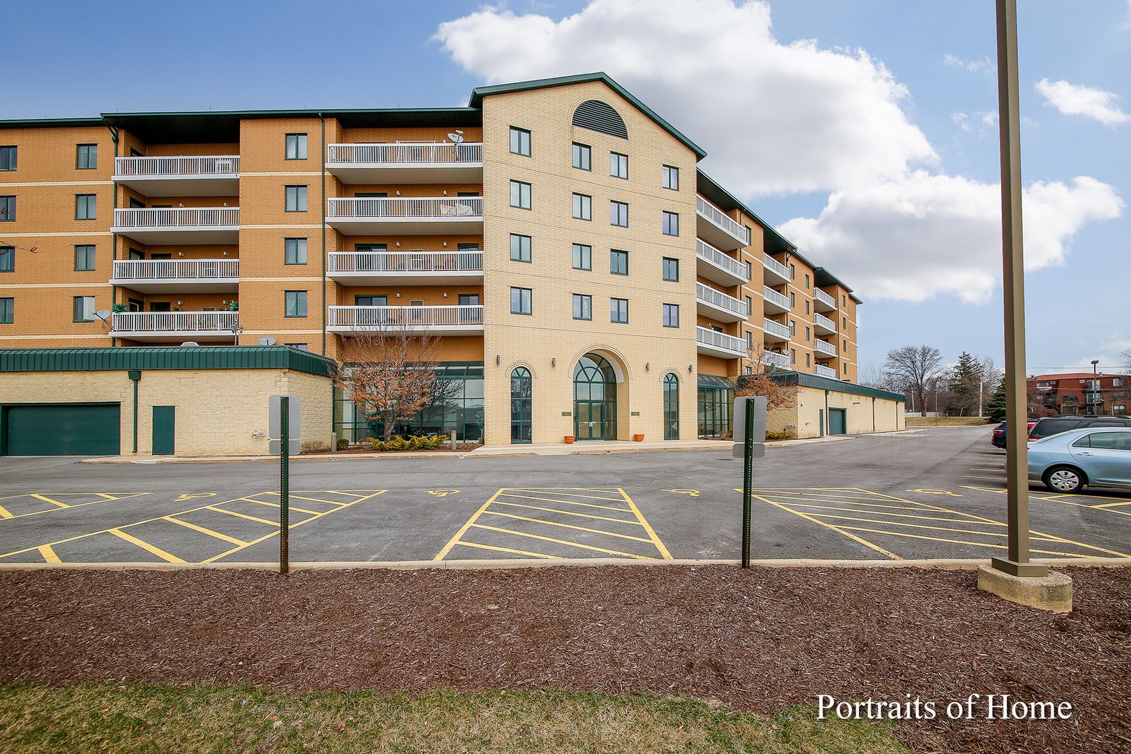 1500 S Ardmore Avenue #304 — Villa Park, IL 60181