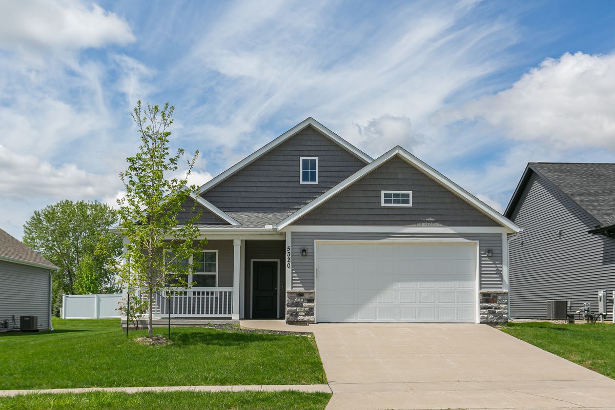 5320 Addyson Drive, Bettendorf, IA 52722