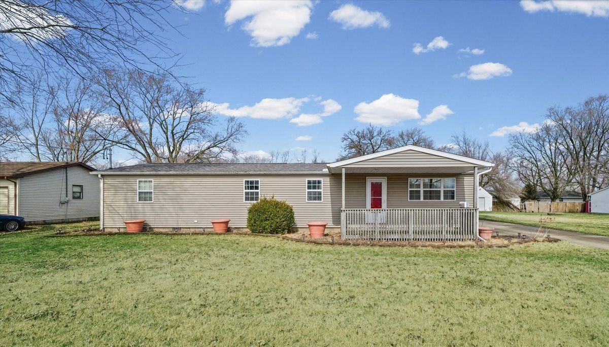 1095 Eastview Drive, Paxton, IL 60957