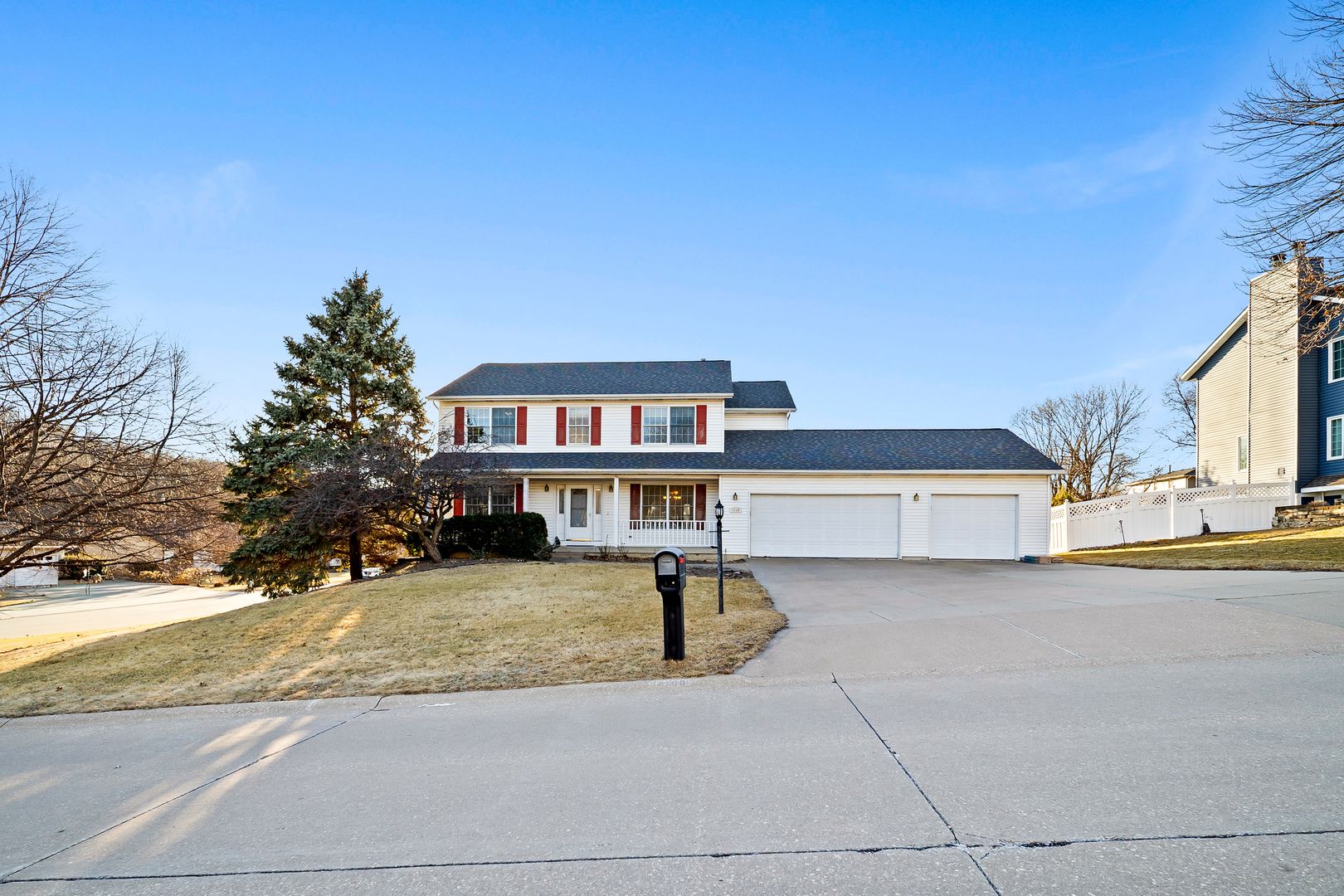 4700 Heatherstone Road — Bettendorf, IA 52722