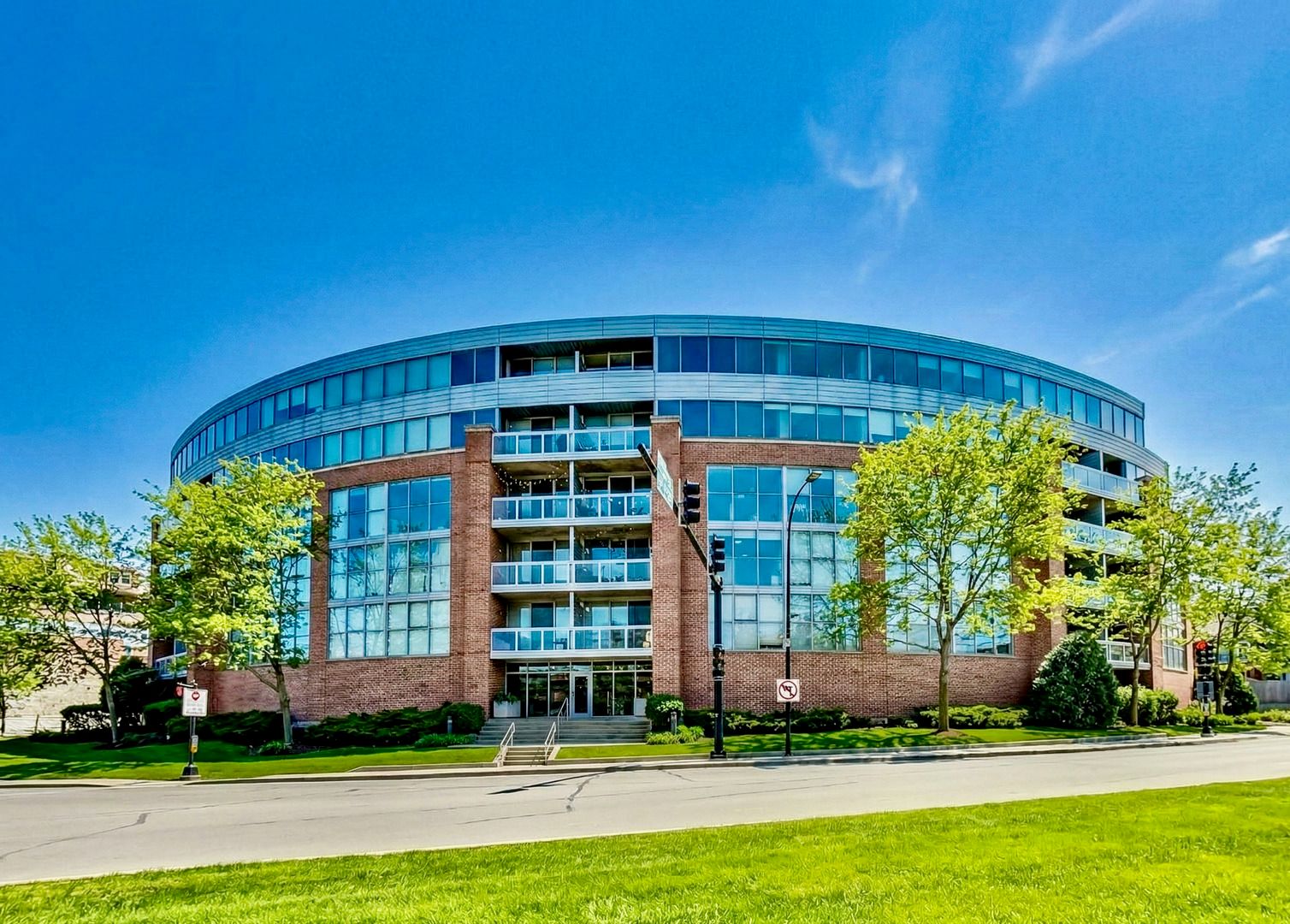 1228 EMERSON Street — Evanston, IL 60201