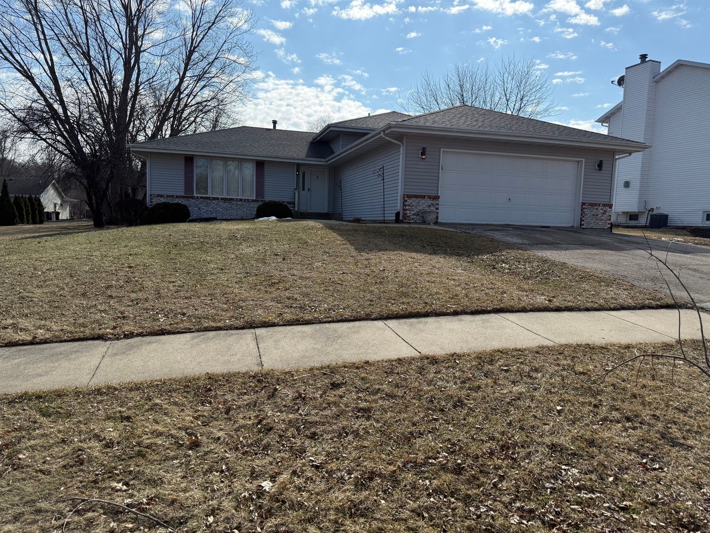 2215 Wheatland Terrace — Freeport, IL 61032