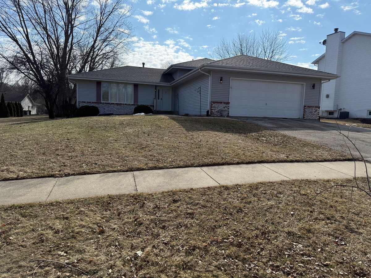 2215 Wheatland Terrace, Freeport, IL 61032