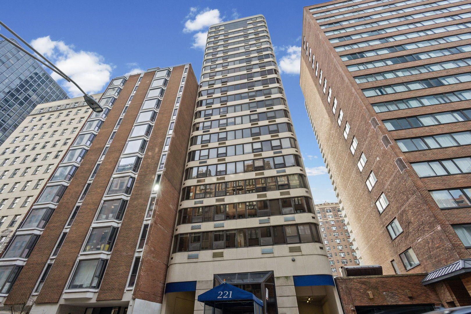 221 E WALTON Place #13C — Chicago, IL 60611