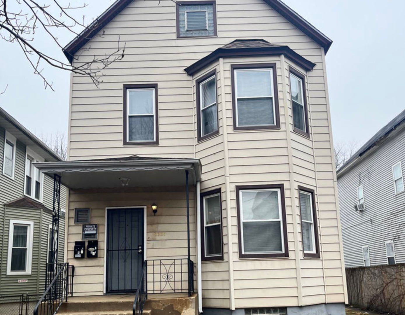 8329 Burnham Avenue — Chicago, IL 60617