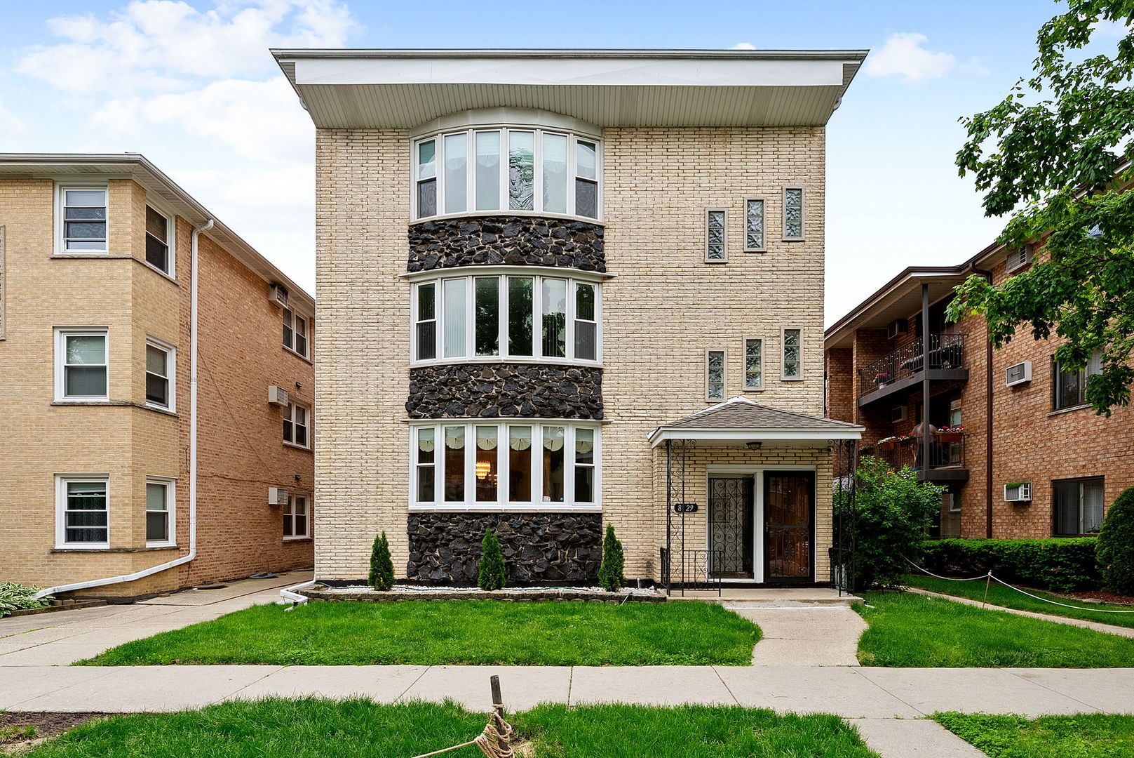 8729 W Summerdale Avenue — Chicago, IL 60656