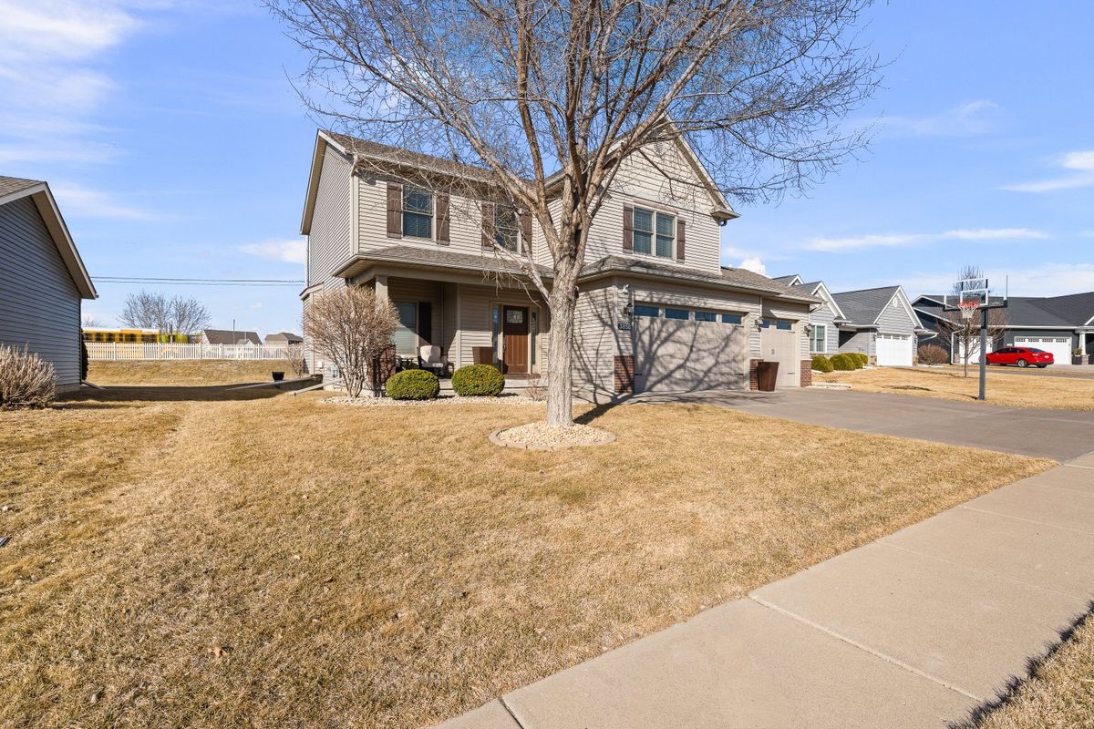 3858 Deckard Drive, Bettendorf, IA 52722